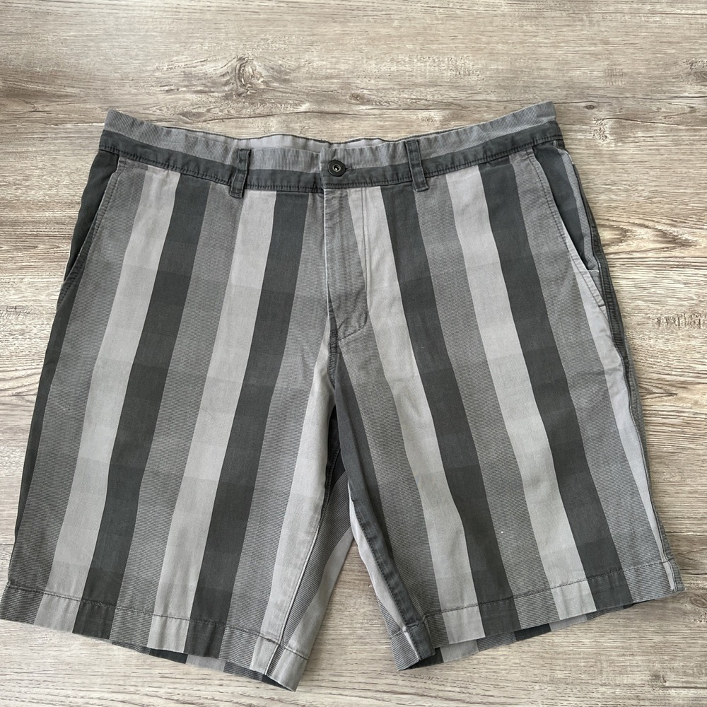 The North Face Chino Shorts Mens 38 Gray Stripe 10" Inseam